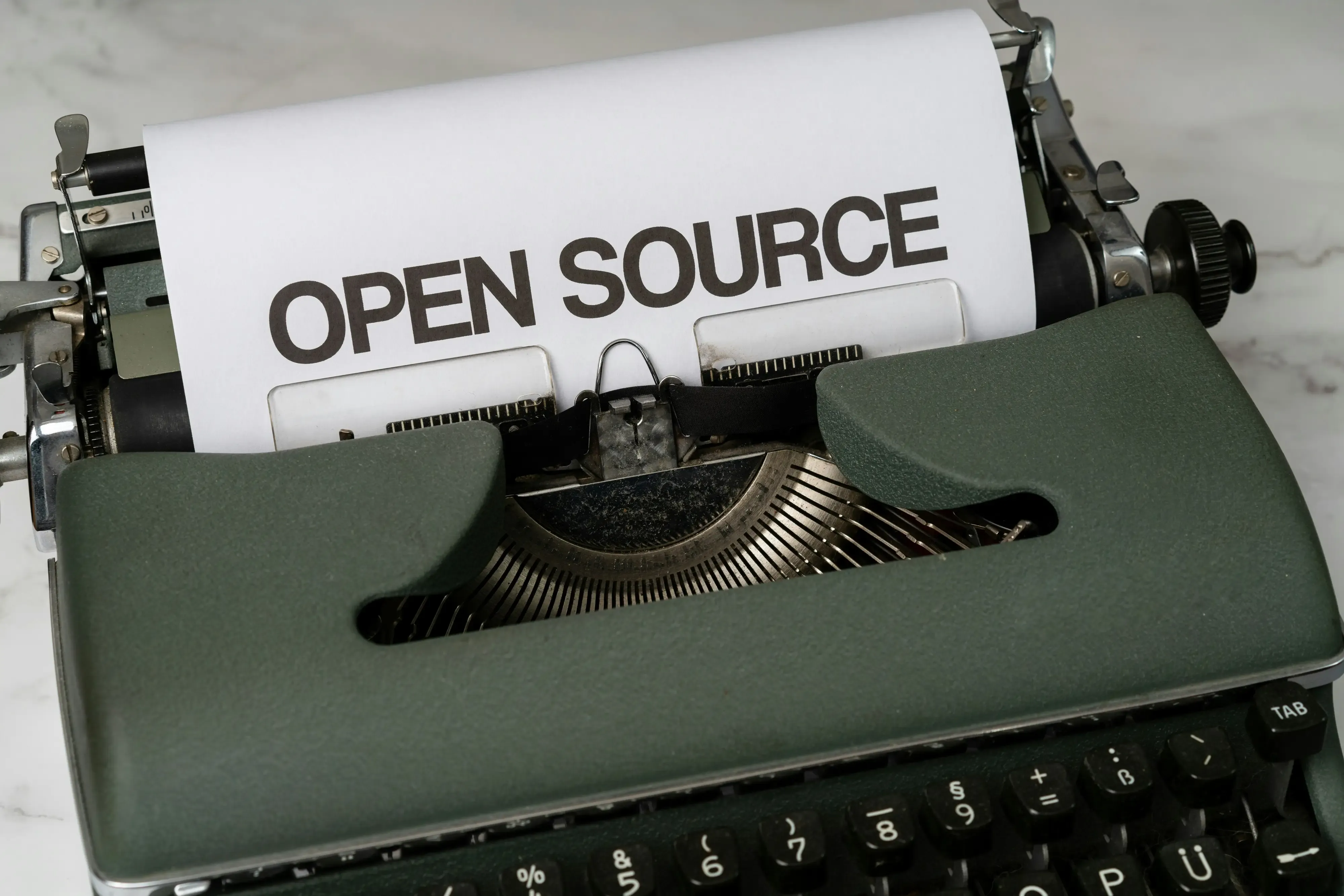 IA Open Source vs IA Propriétaire : Quel Choix pour Votre Entreprise ?