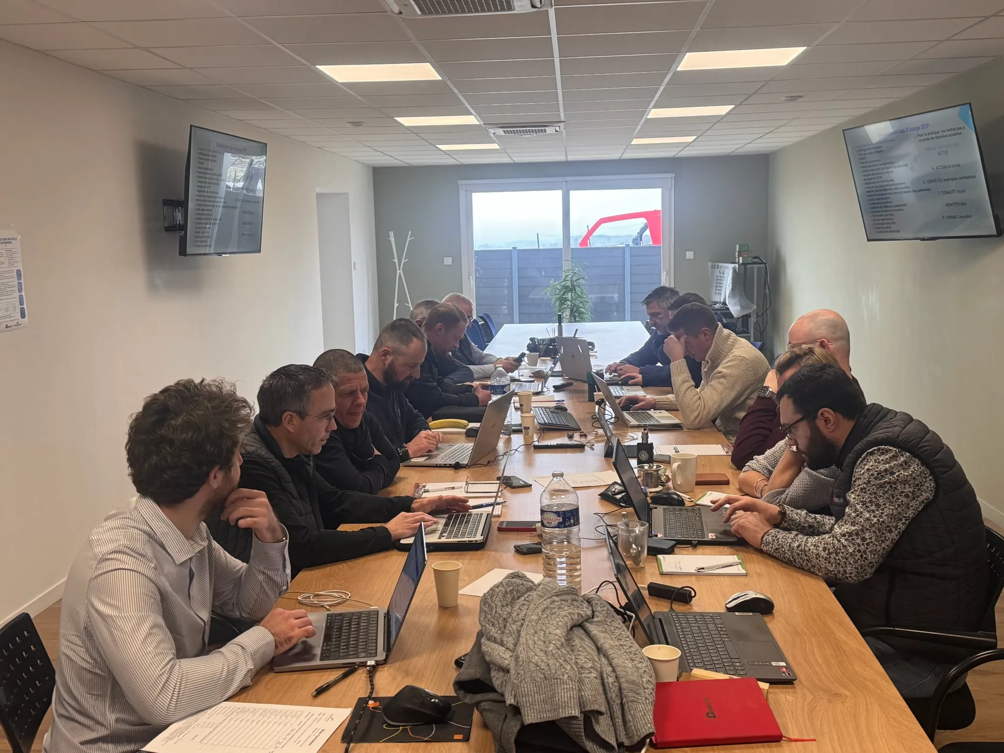 Atelier de prospection commerciale en salle de réunion
